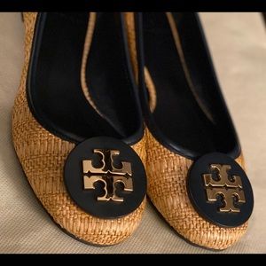 Tory Burch Navy Blue Straw Raffia Gold Reva Flats